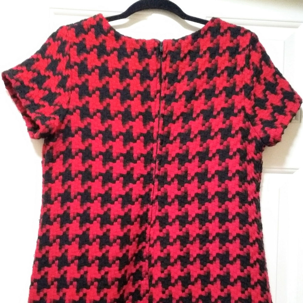 Retro-Inspired Patterned Shift Dress - image 7